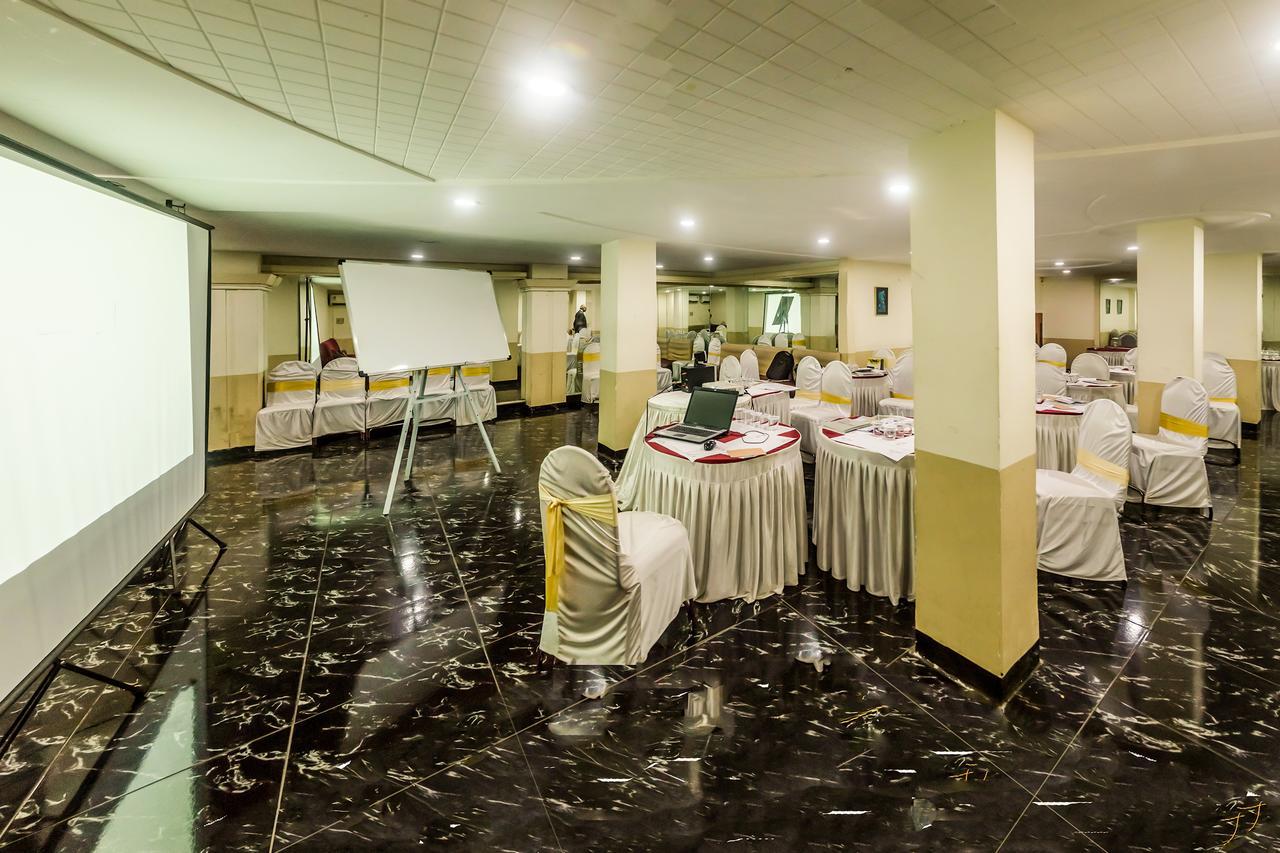 Oyo Flagship 561 Host Inn Мумбаи Экстерьер фото