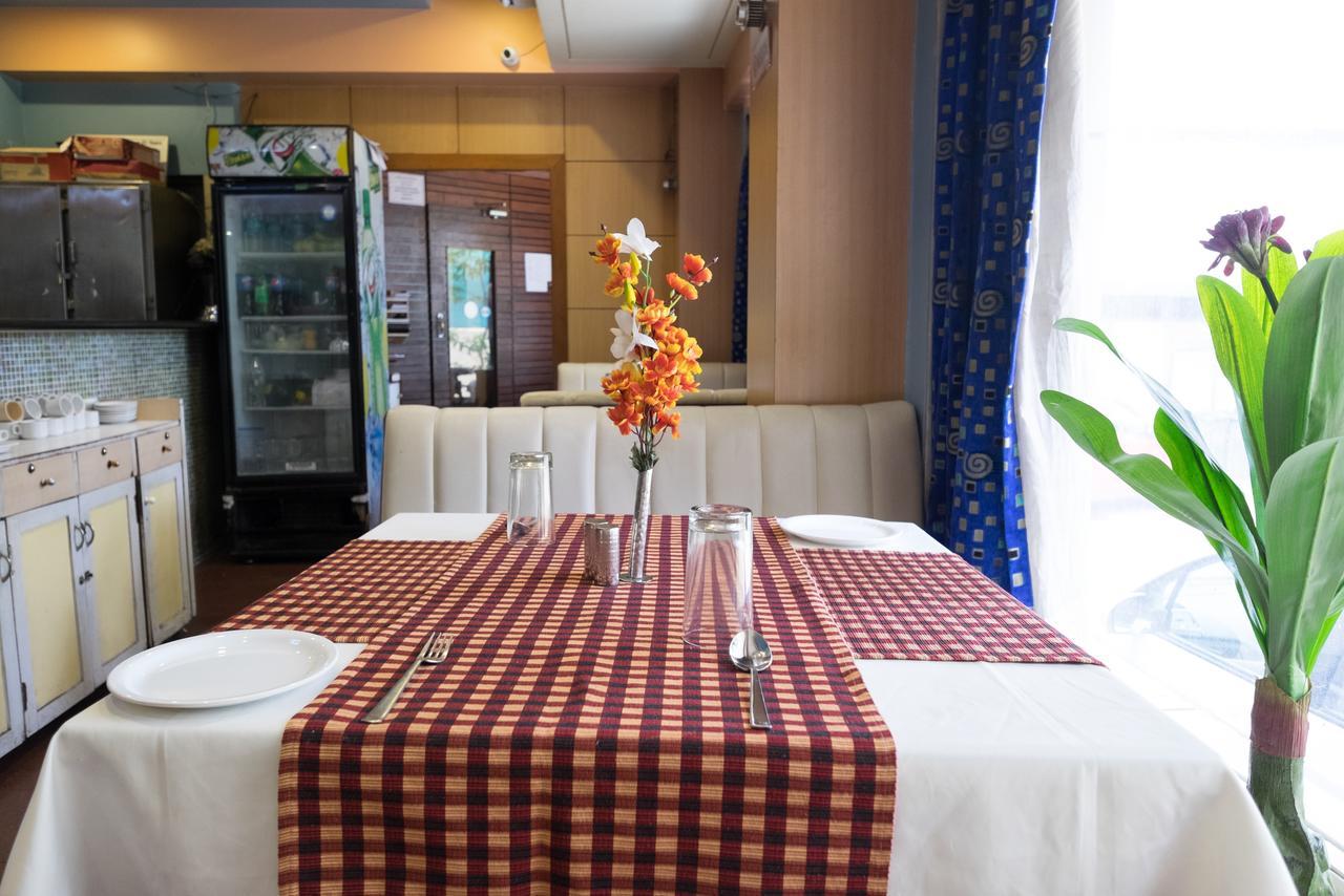 Oyo Flagship 561 Host Inn Мумбаи Экстерьер фото